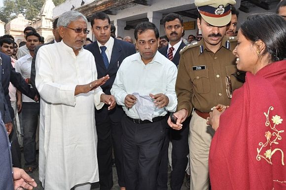 CM Nitish Kumar interacting with a woman at Baikathpur, near Patna