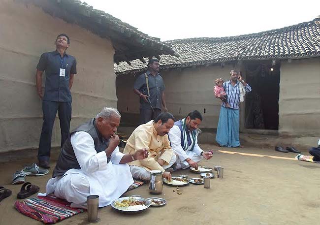 Bherihari, Bagaha,Betiah: Mnjhi in tharu tola.