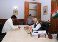 Bengaluru: Karnataka's Small-Scale Industries Minister H. Nagesh submits his resignation to the state Governor Vajubhai Vala at Raj Bhavan, in Bengaluru on July 8, 2019. Nagesh resigned and also withdrew support to the 13-month-old Congress-JD-S coalition government in the southern state.